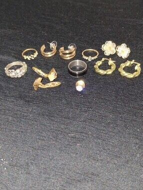 Gold-Tone Women's Jewelry Set - Mixed Rings & Earrings